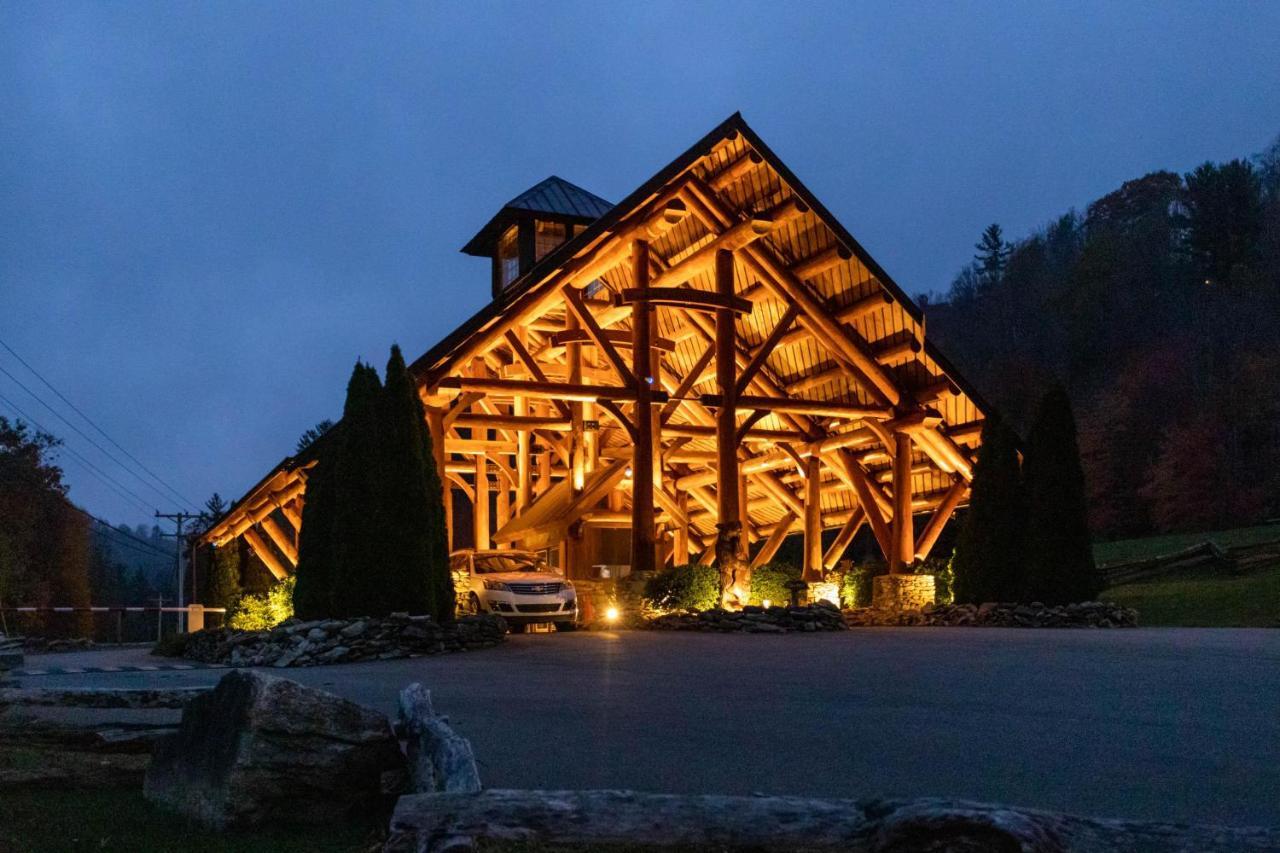 Howling At The Moon At Eagles Nest Villa Banner Elk Exterior photo